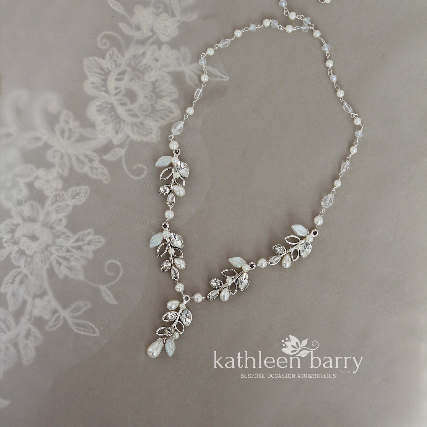 Seona leaf necklace with crystals, rhinestones and pearls in rose gold, gold or silver finish
