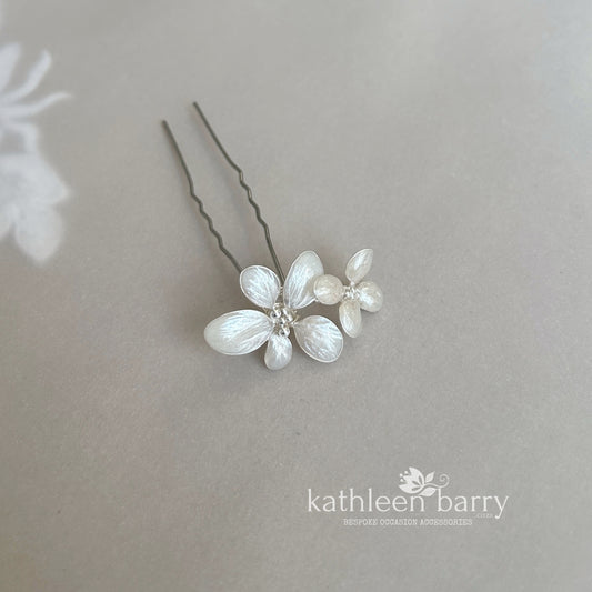 Dainty double flower - Bridal Hair pins with Handmade Resin Flowers – Custom Colors – Wedding Hair Accessory