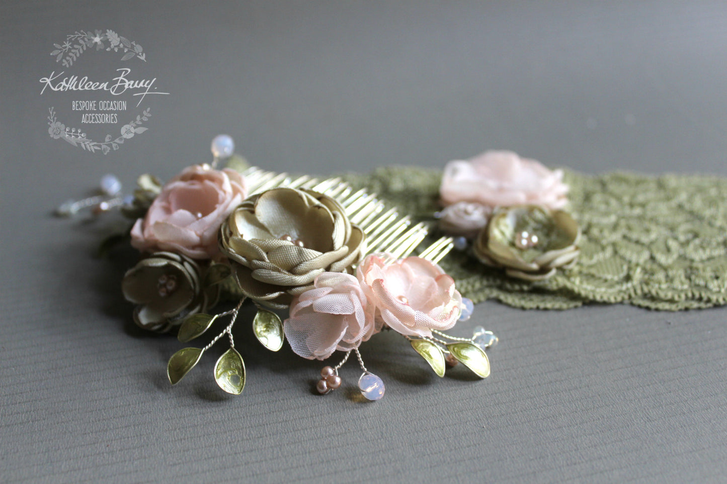 Anique hair comb sage green & blush pink flower detail - Custom colors to order