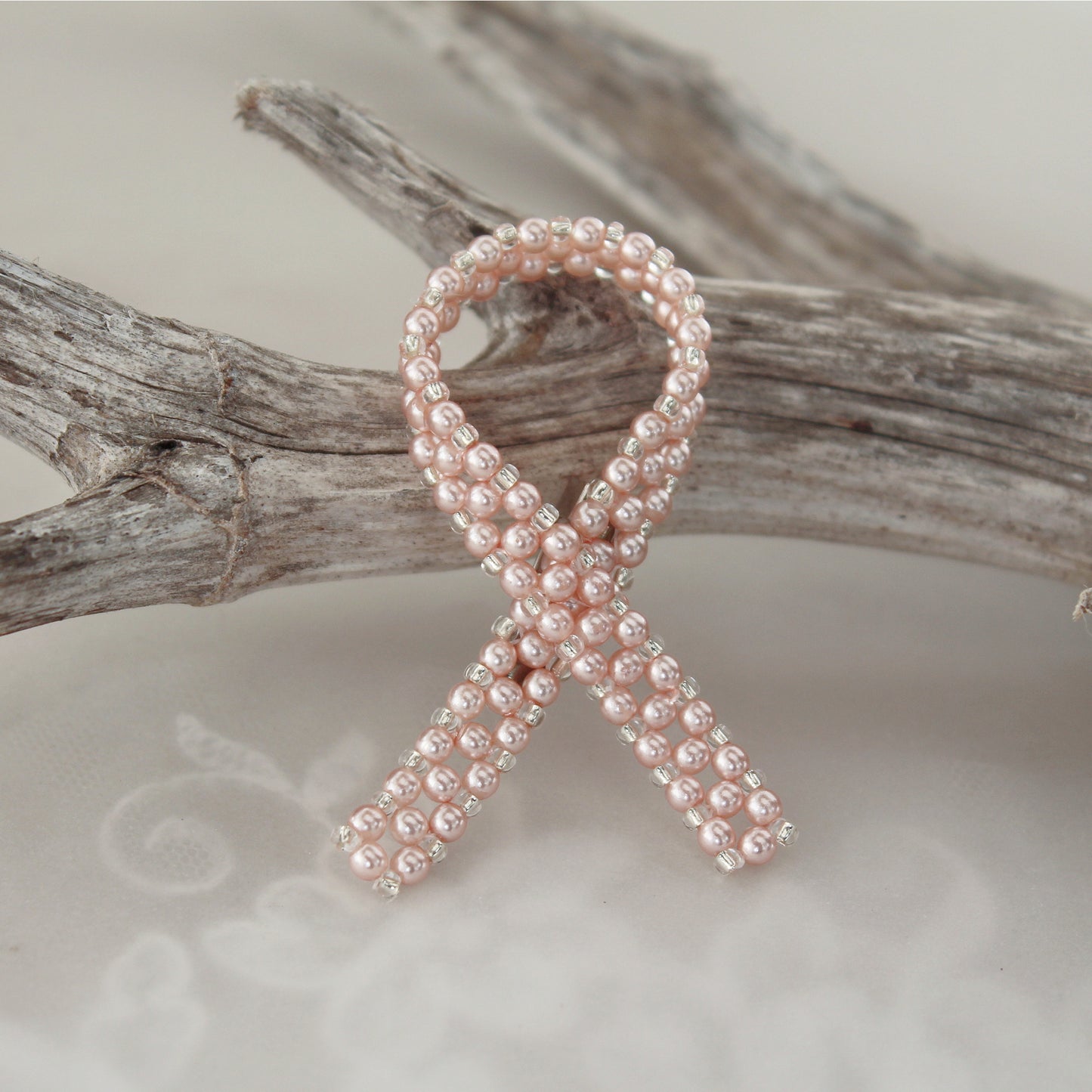 Awareness ribbon - Breast cancer brooch - pink pearls