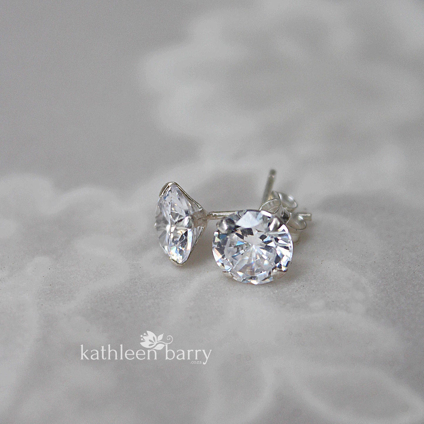 Cubic Zirconia studs modern solitaire earring - Sterling silver 7mm stone - Limited edition