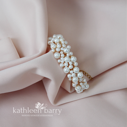 Pearl bracelet available in 3 pearl colors - Silver, gold or rose gold finish options STYLE : Lelani