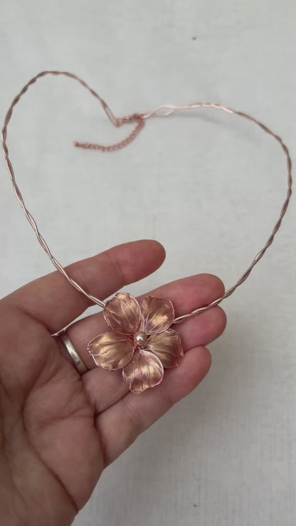 Stylized floral wire choker necklace – modern statement flower