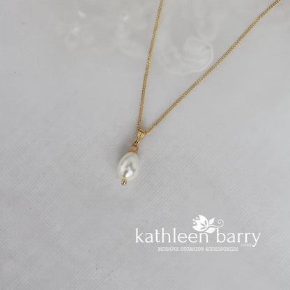 Simple pearl pendant necklace available in Silver, gold or rose gold