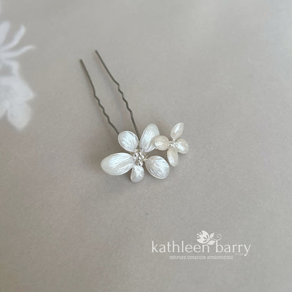 Dainty double flower - Bridal Hair pins with Handmade Resin Flowers – Custom Colors – Wedding Hair Accessory