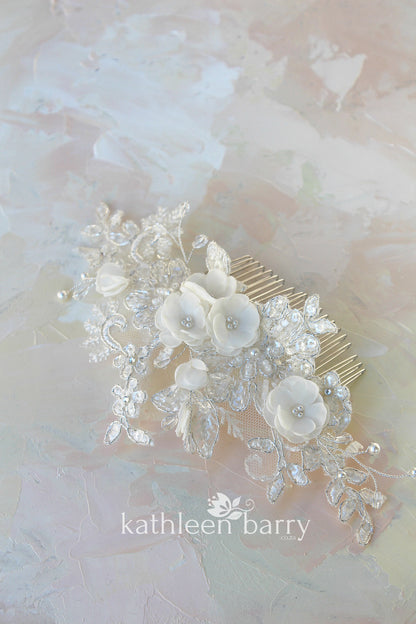 Chanel Floral lace Bridal hair comb - veil comb - ivory off-white