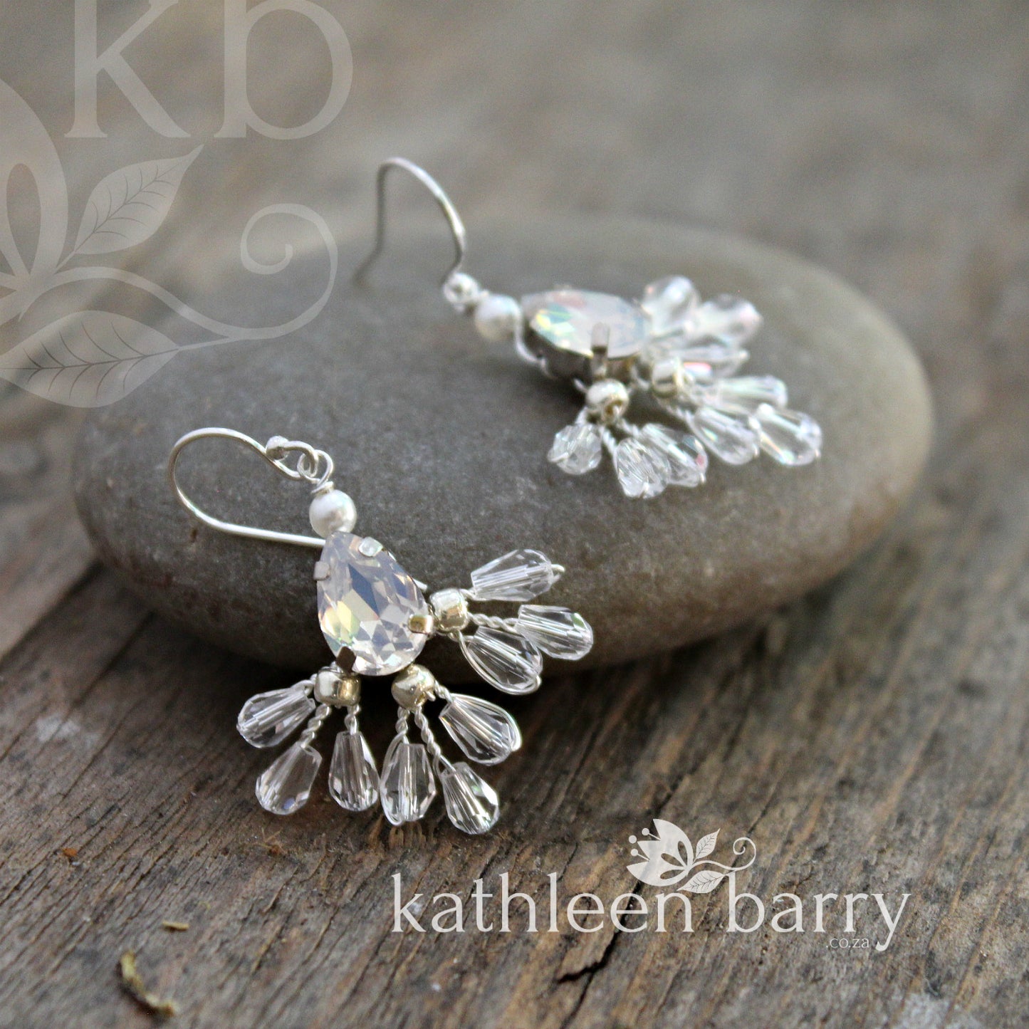 Kosuke earrings - Clear opalescent - Gold, silver or rose gold