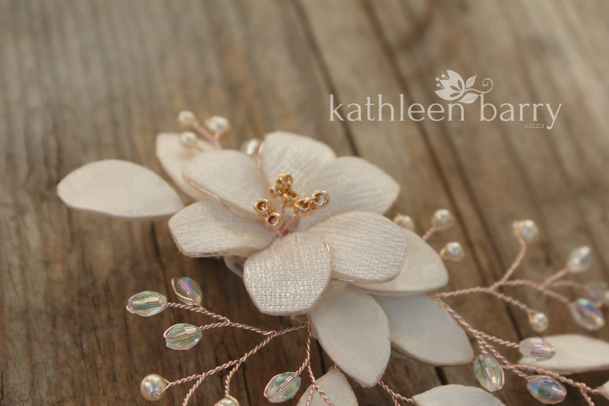 Meryl hairpiece, sculpted fabric flowers - Assorted colors - Rose gold, pale gold or silver
