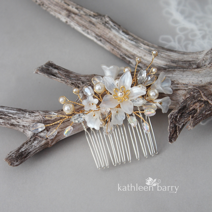 Dainty Monica comb , Gold, silver or rose gold - three pearl color options