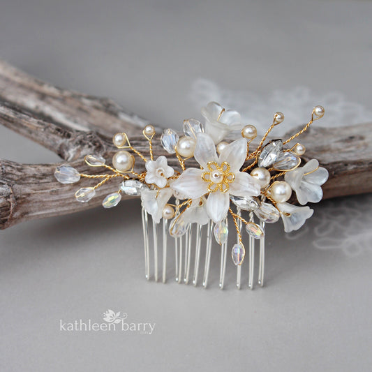 Dainty Monica comb , Gold, silver or rose gold - three pearl color options