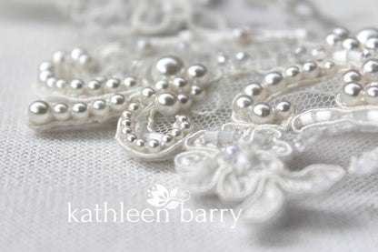 Chantilly Lace Bridal hairpiece - Off white - STYLE: Janette