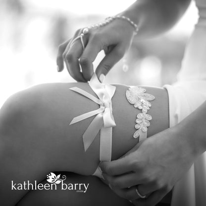 Angelique Pearl Hand jewelery - finger loop bracelet - three pearl color options