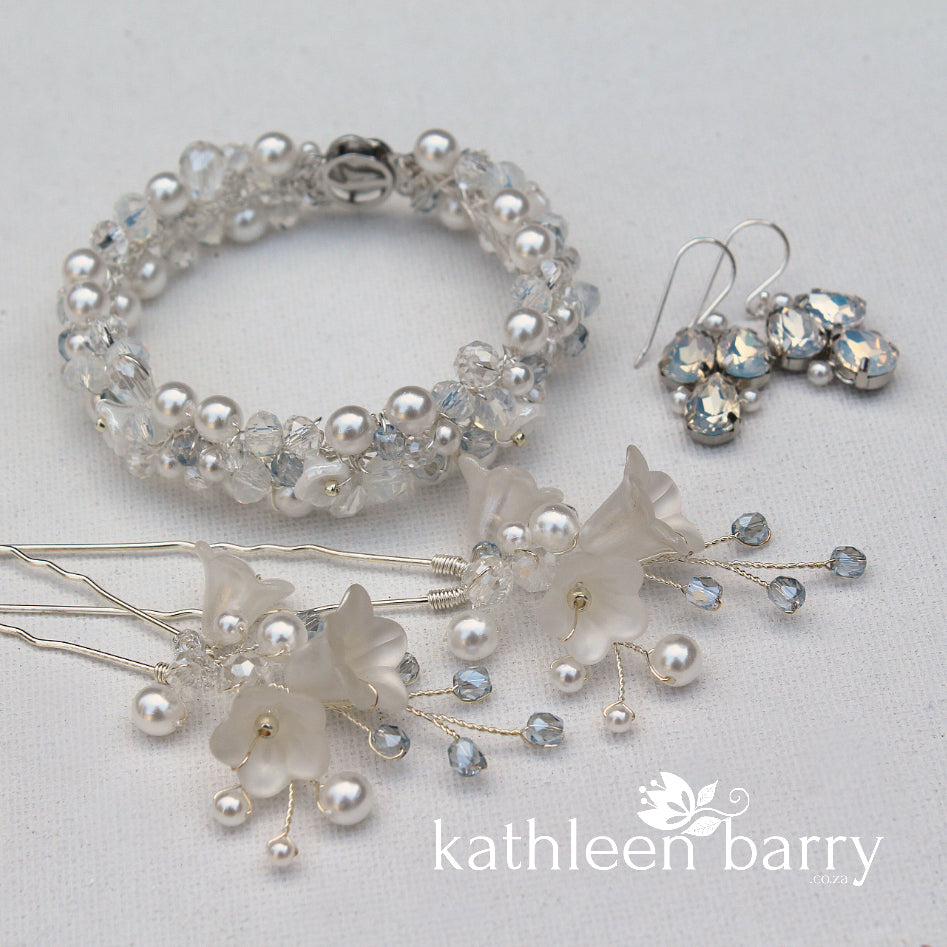 Ginny crystal & pearl - Custom colors - Variation: White, opalescent & a hint of pale blue