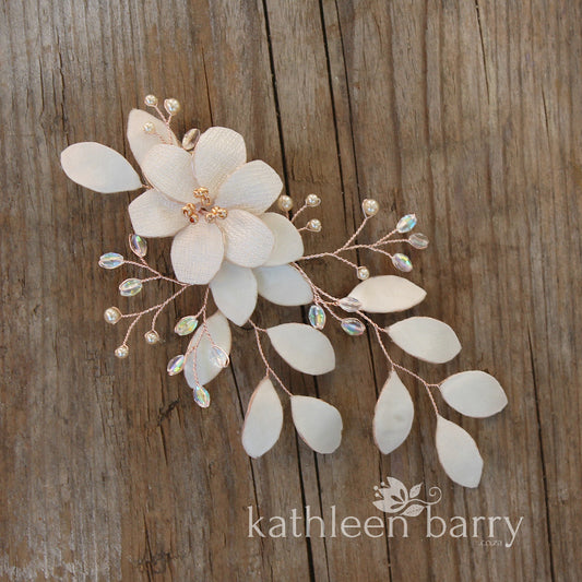 Meryl hairpiece, sculpted fabric flowers - Assorted colors - Rose gold, pale gold or silver