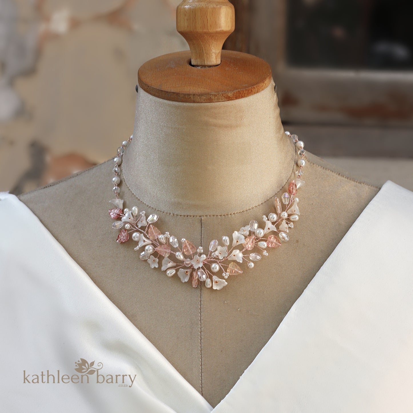 Shelby floral necklace - Flowers, leaves, crystals and pearls in rose gold, gold or silver finish
